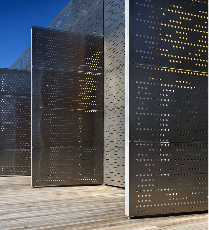 新西兰艺术博物馆外立面的穿孔铝板